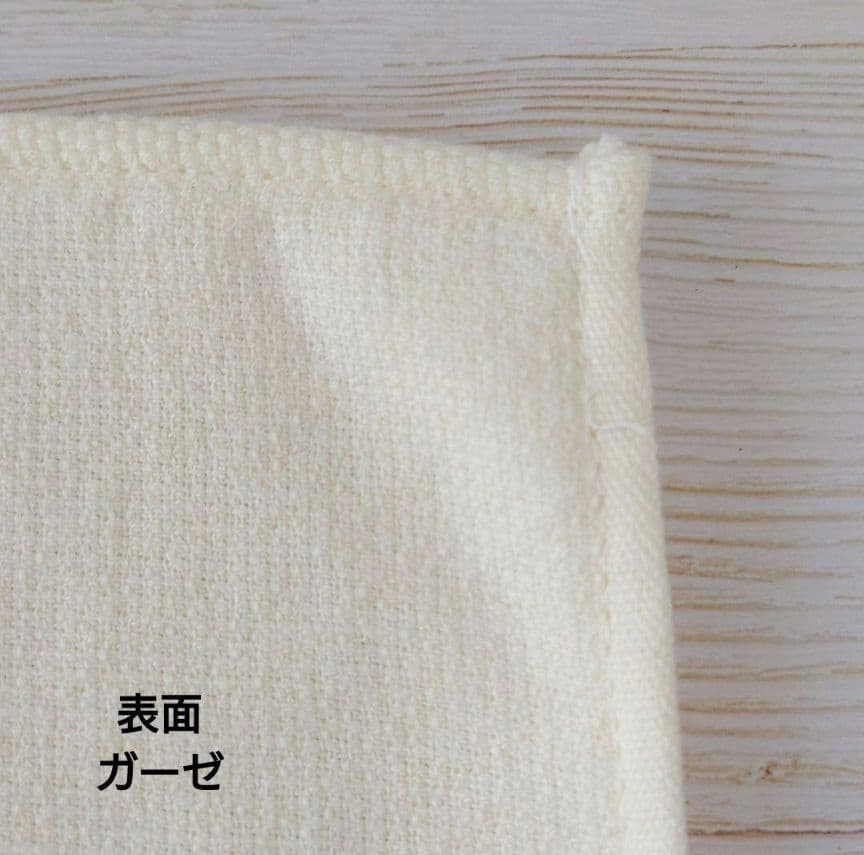手刺繍入ちっちゃな タオルハンカチ【りす君とフラワーブーケ】