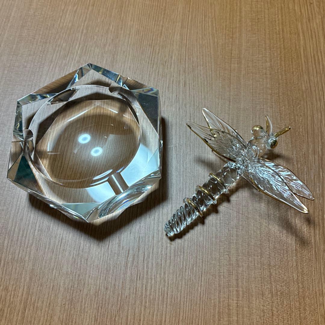 【新品同様】クリスタル灰皿とトンボ2個セット　ガラス細工　透明　喫煙者