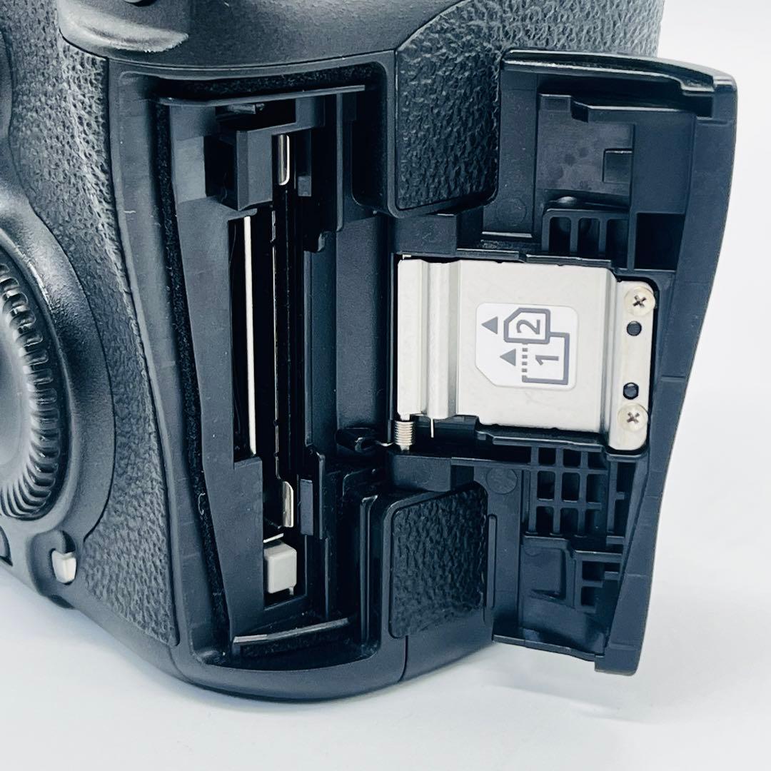 ほぼ未使用　Canon デジタル一眼レフカメラ EOS 5Ds ボディー
