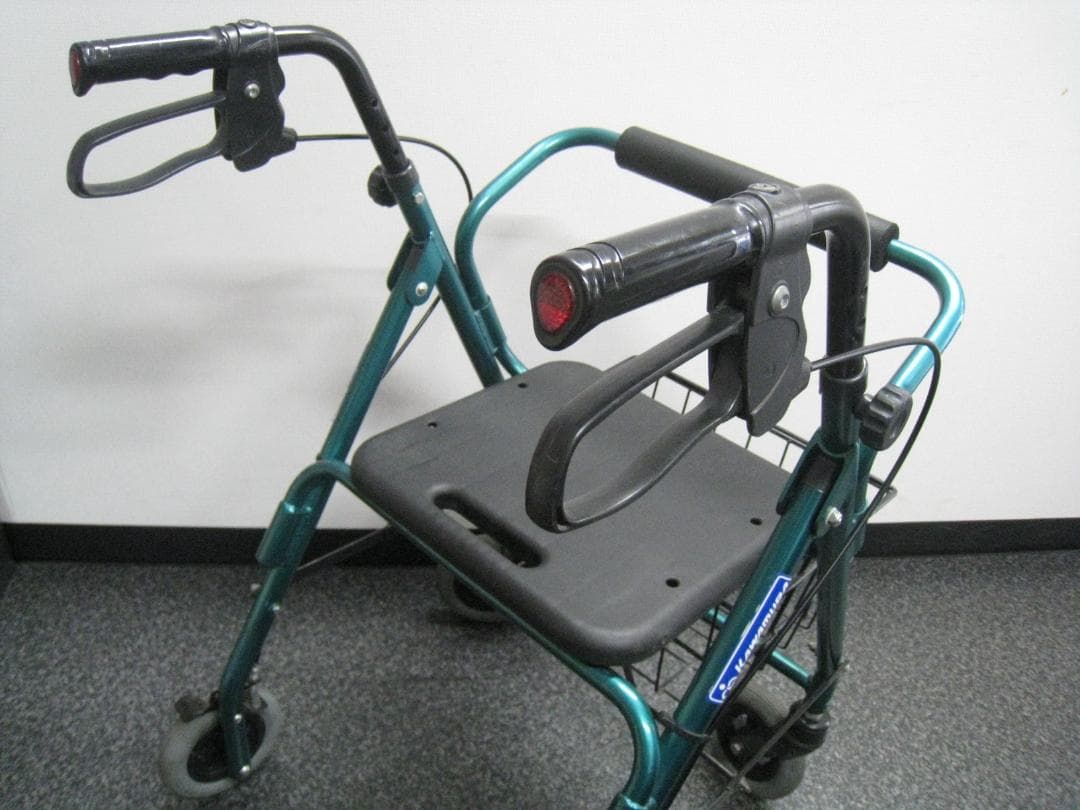 【カワムラサイクル】四輪歩行車 KW20 グリーン バスケット付き ①