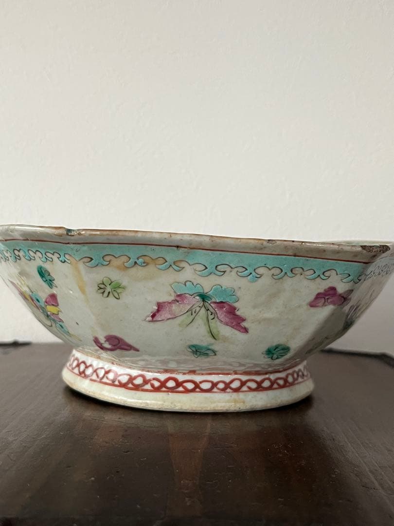 中国骨董　ターコイズブルー　花蝶文様　六角形　高台鉢足付鉢　五彩粉彩　変形菓子鉢