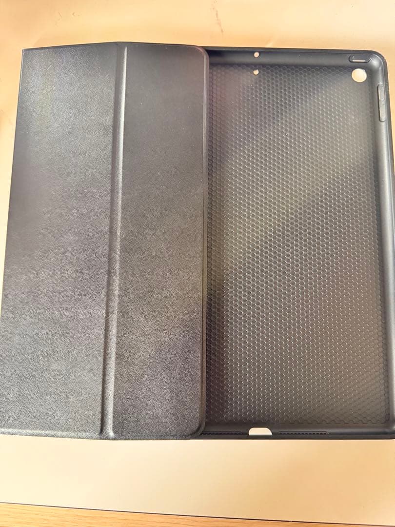 Apple iPad 第8世代スペースグレー カバー、フィルム付き