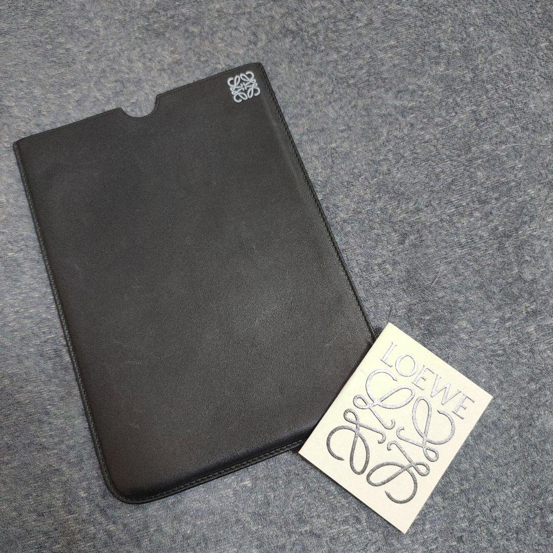 美品　人気ラグジュアリーブランド　ロエベLOEWEレザーiPad Miniケース