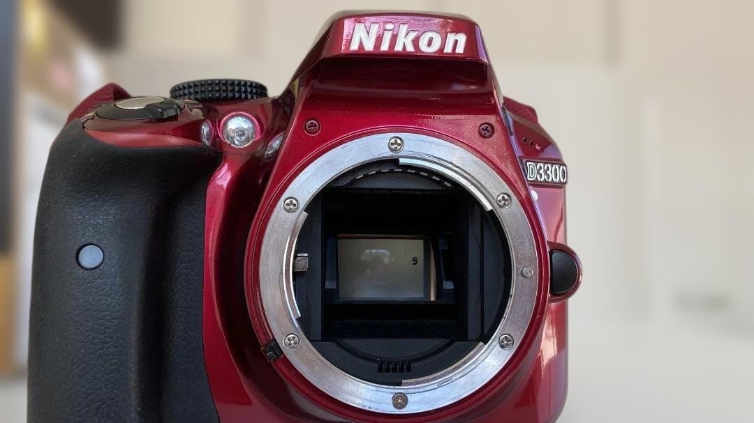 【美品】Nikon D3300 18-55 VR II レンスキット（レッド）
