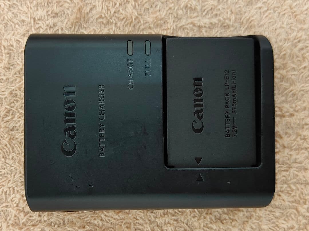 Canon eos kissX7ホワイト　綺麗　標準レンズ1本付き！