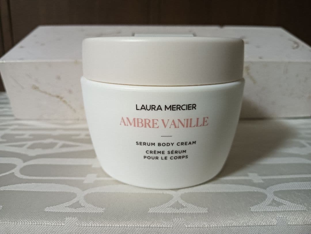 LAURA MERCIER アンバーバニラ　セラムボディクリーム 200ML