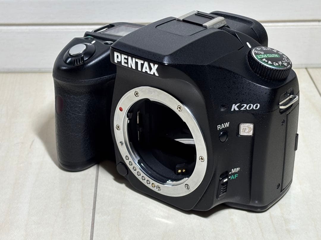 Pentax ペンタックス デジタルー眼レフカメラK200D シャッター数少