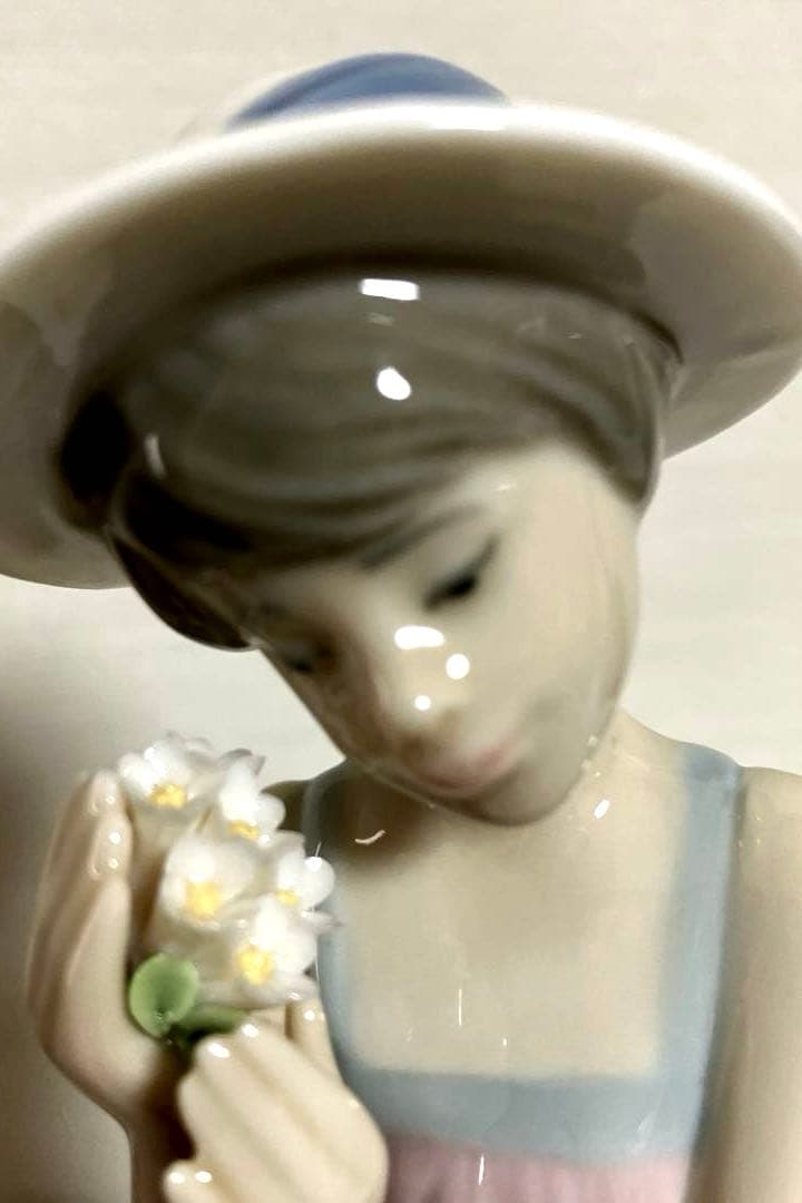 リヤドロ（LLADRÓ）のフィギュリン「少女シンディ（Cindy）」