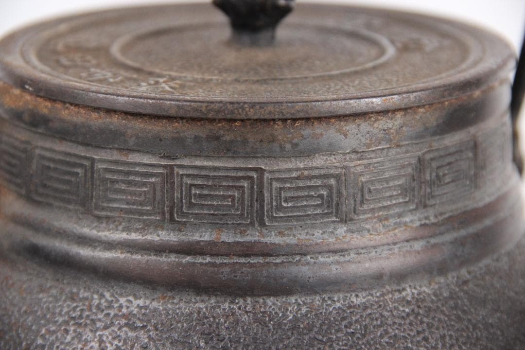 鉄瓶 身在印 正寿堂造 八角 容量約1500ml 　半砂鉄 EU1-21