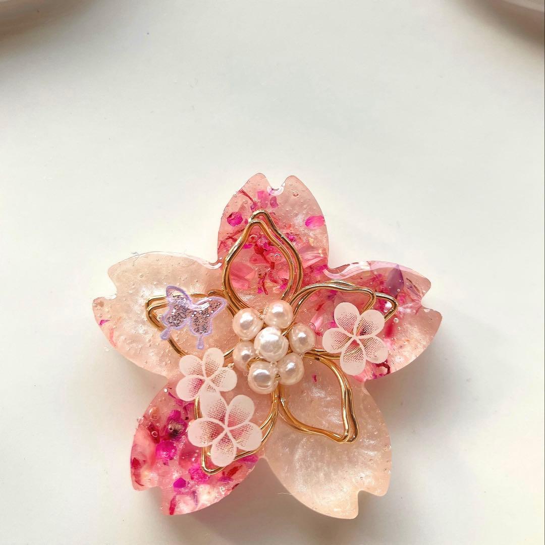 レジン　ヘアゴム　桜モチーフ　ピンク＆ホワイト◡̈♥︎ 蝶　ドライフラワー