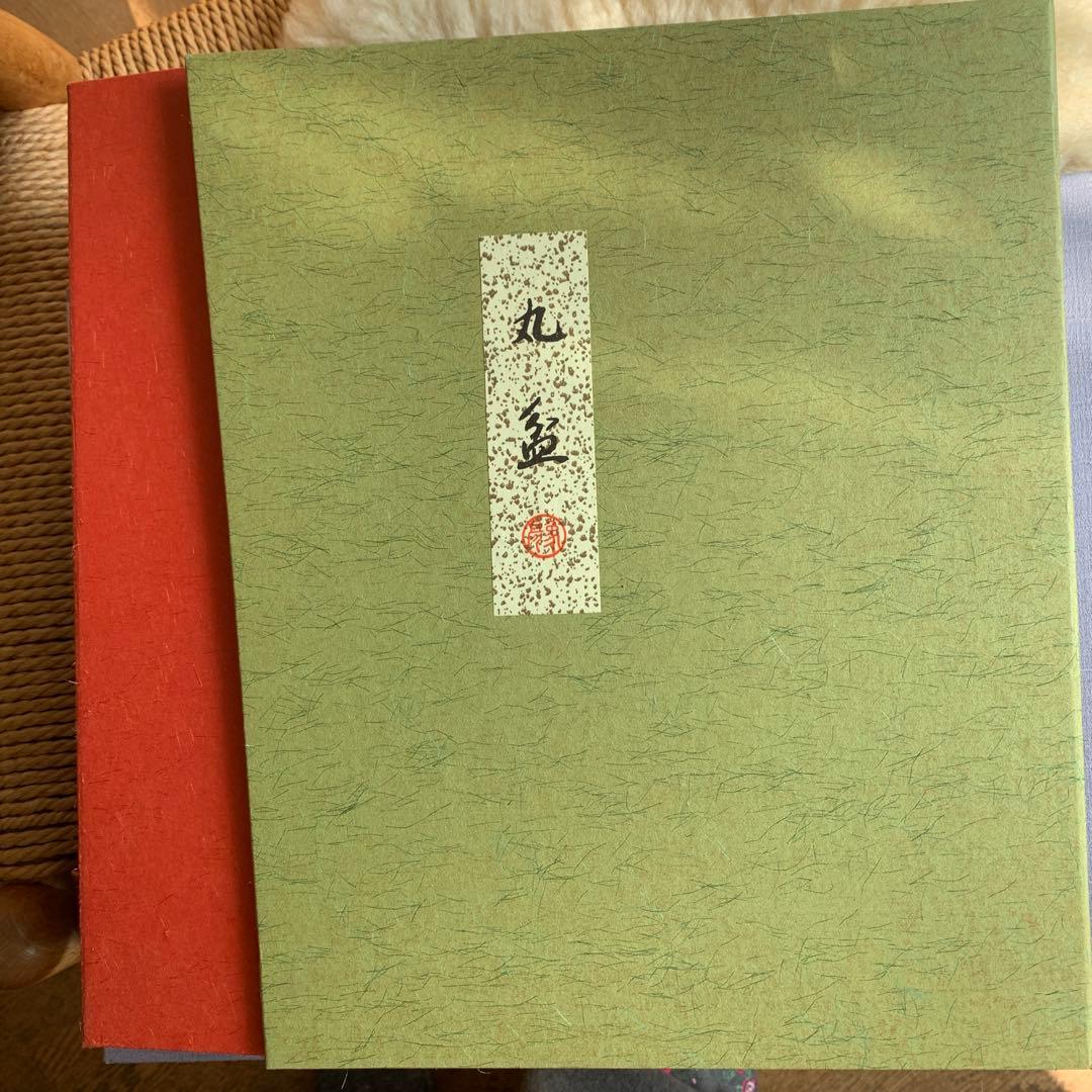 特注丸盆漆器 金色花模様