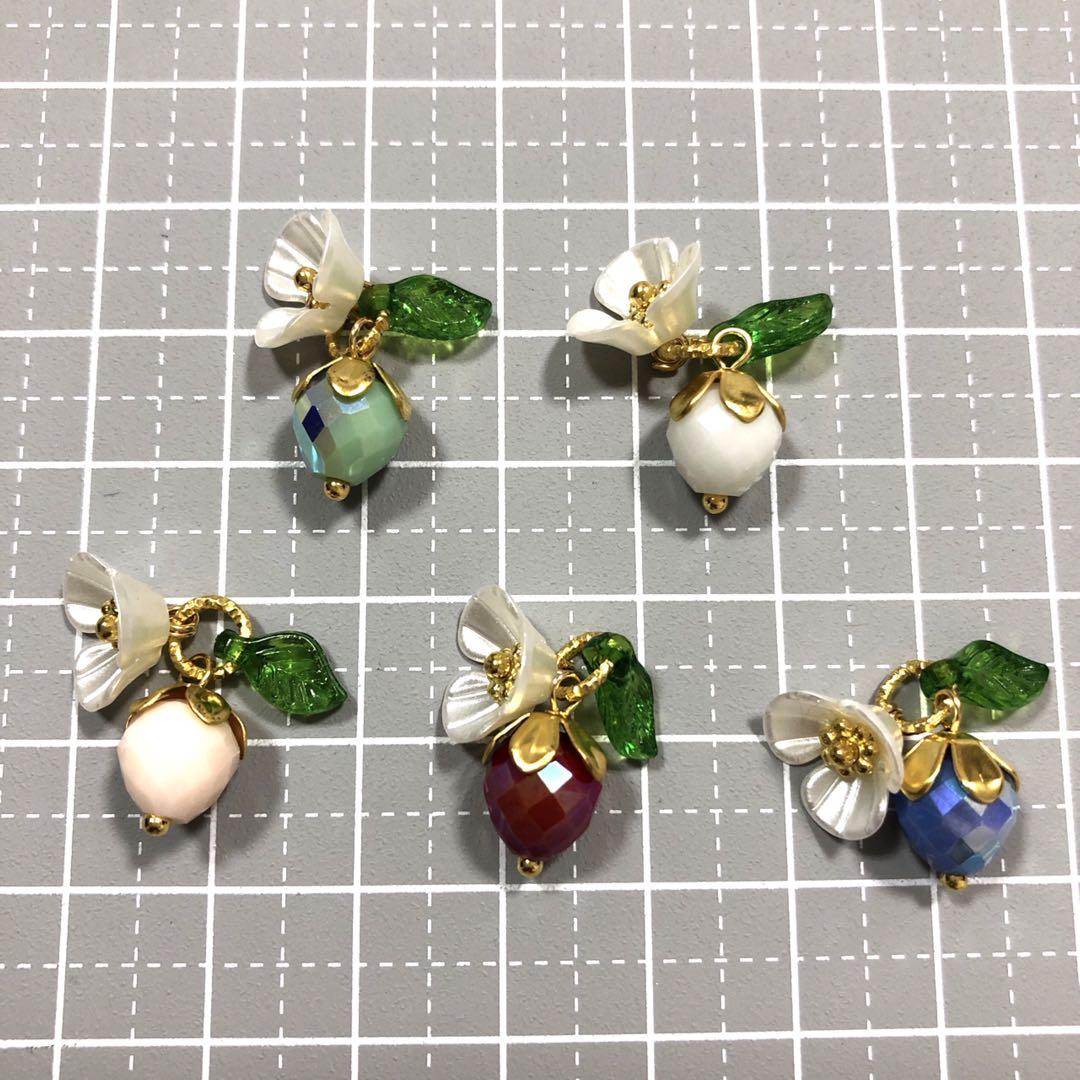 575【10個】お花×ミニミニいちご風チャーム　ハンドメイド素材パーツコネクター