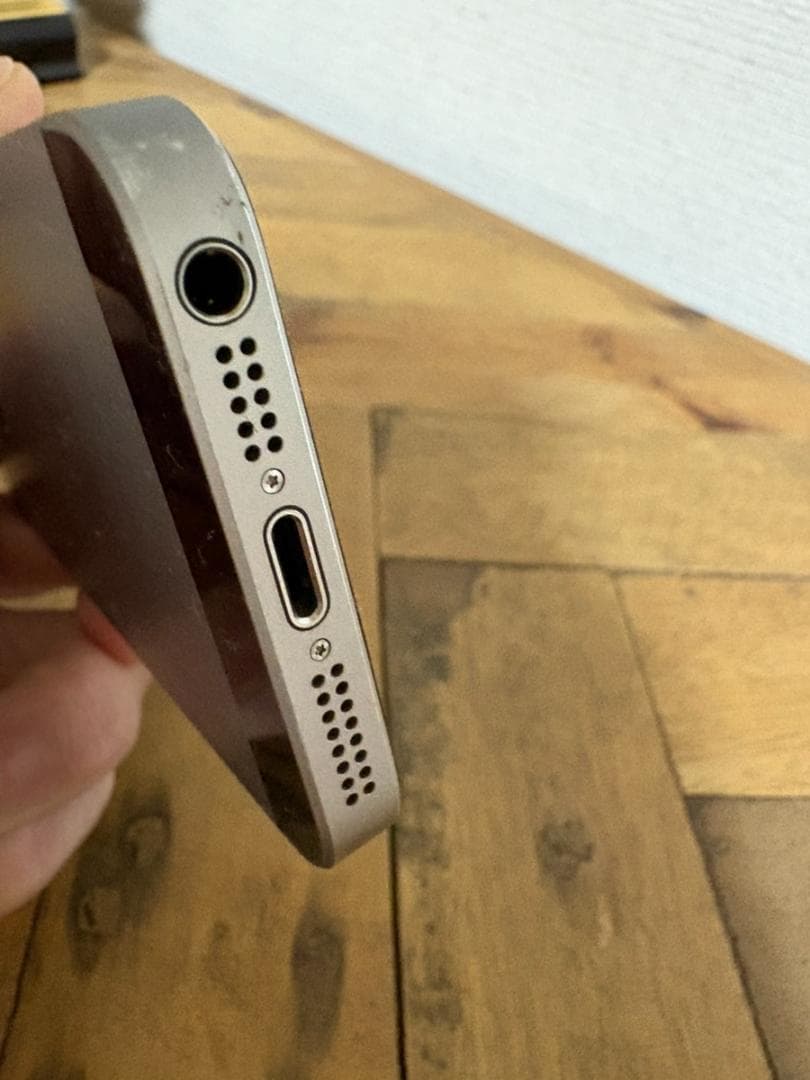 iPhone SE 第一世代 128GB 黒 初代 Apple SIMフリー