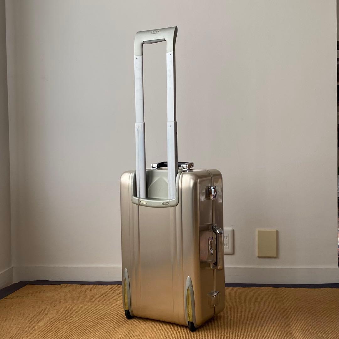 旅行かばん・小分けバッグ ZERO HALLIBURTON / Carry-On Travel Case