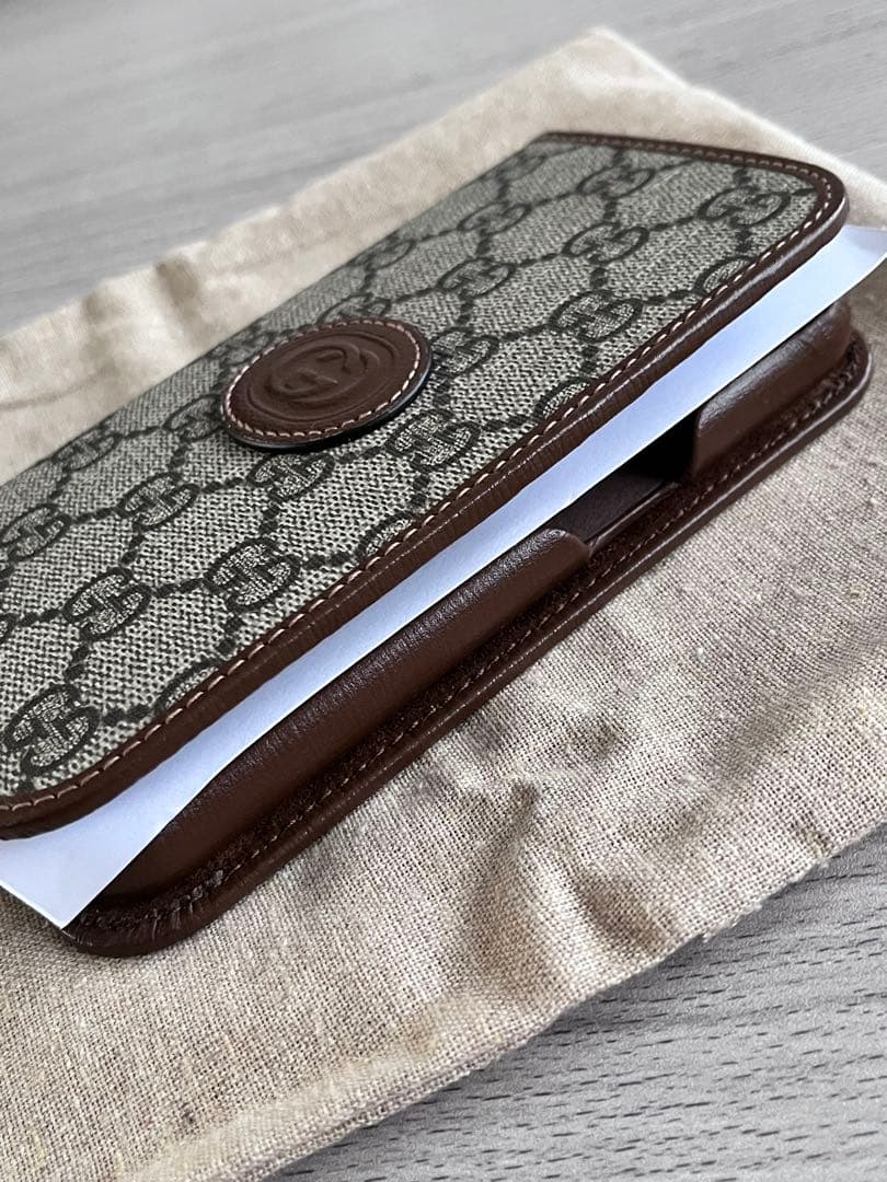 GUCCI iPhone15 手帳型ケース　新品　未使用