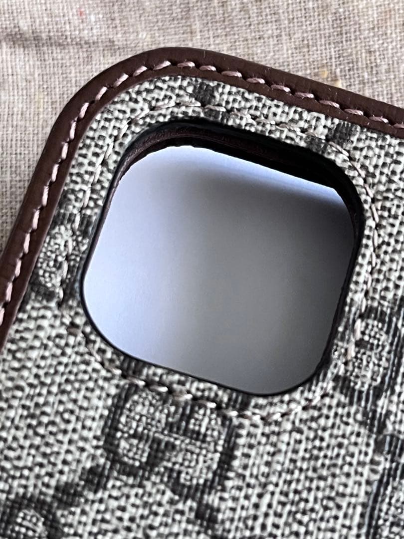 GUCCI iPhone15 手帳型ケース　新品　未使用
