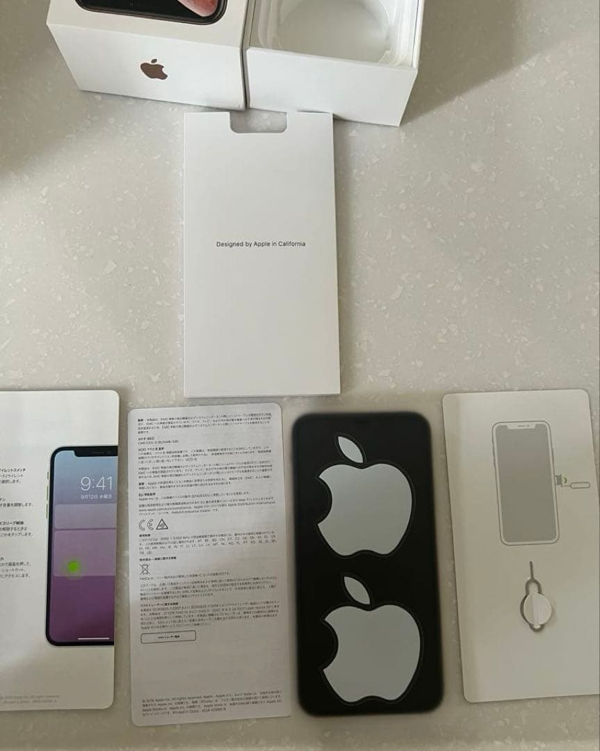 Apple iPhone XS 256GB本体（スマホケースと充電器付き）