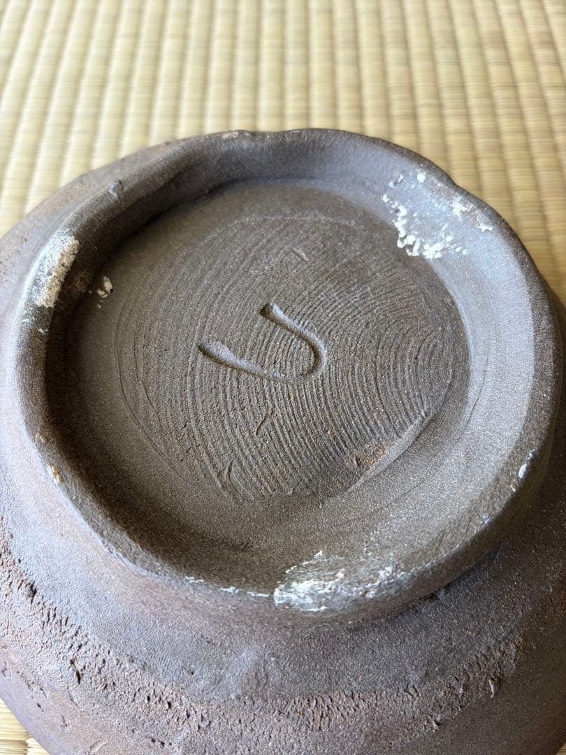 國吉清尚 陶器製ブラウンボウル 彫刻模様