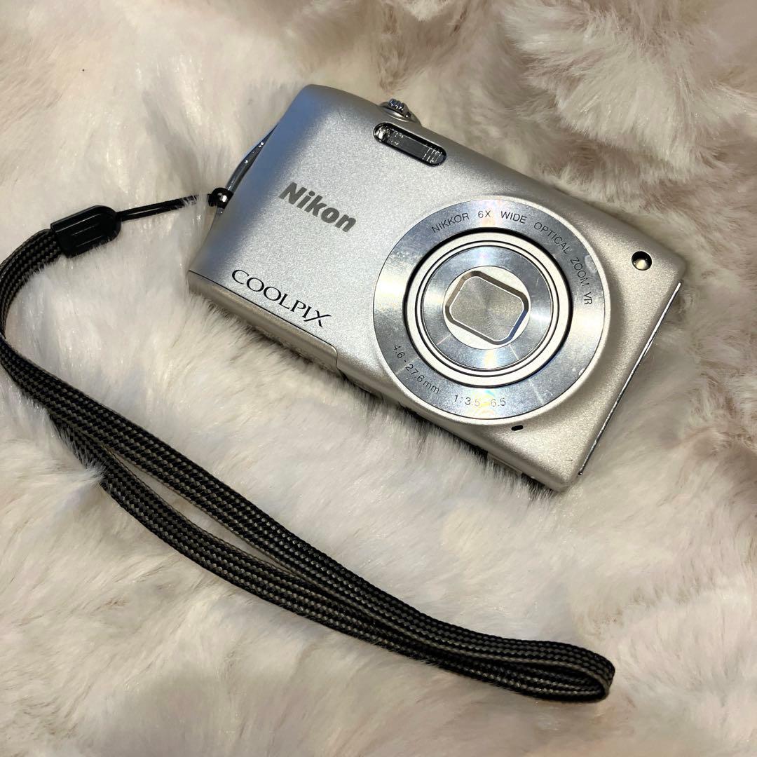 Nikon COOLPIX Ｓ3300 コンパクトデジタルカメラ　本体のみ