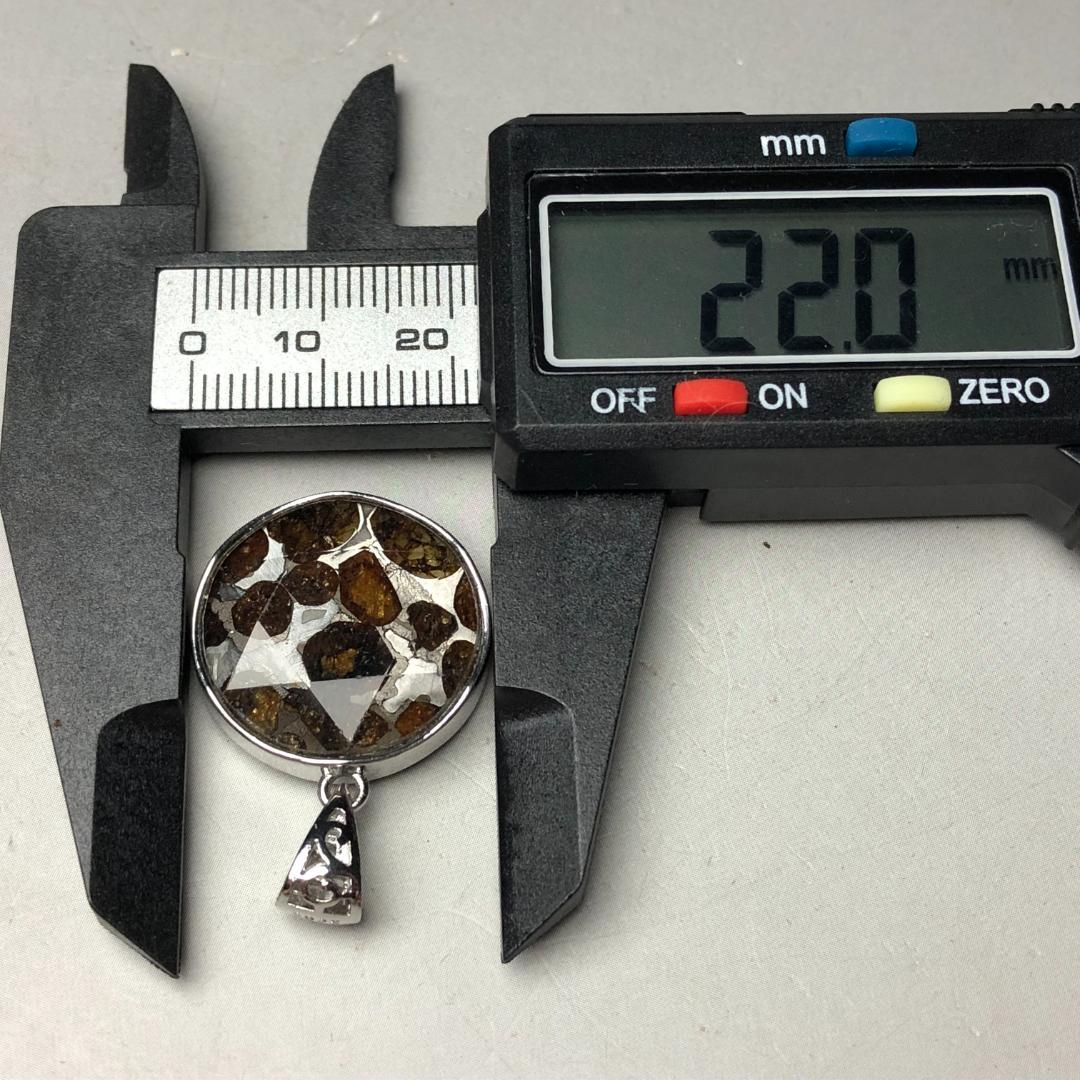 パラサイト隕石 　ペンダントトップ　隕石　シルバー925 　重さ約7ｇ