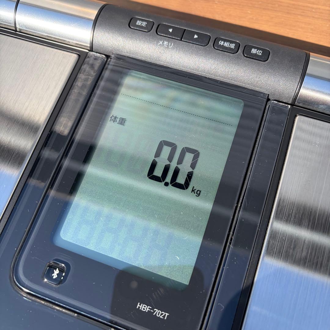 【美品】OMRON 体重体組成計 HBF-702T体脂肪計 取説付 新品単4電池