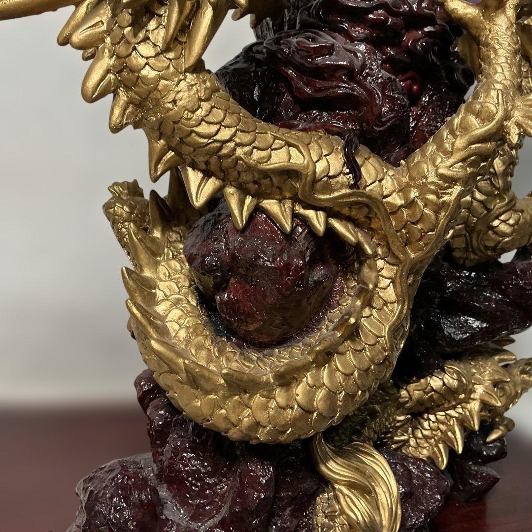 「風水山水龍　双龍」　二頭の龍が宝王（水晶）を挟んで向かい合う縁起物　置物