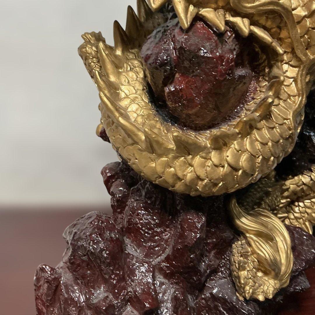 「風水山水龍　双龍」　二頭の龍が宝王（水晶）を挟んで向かい合う縁起物　置物