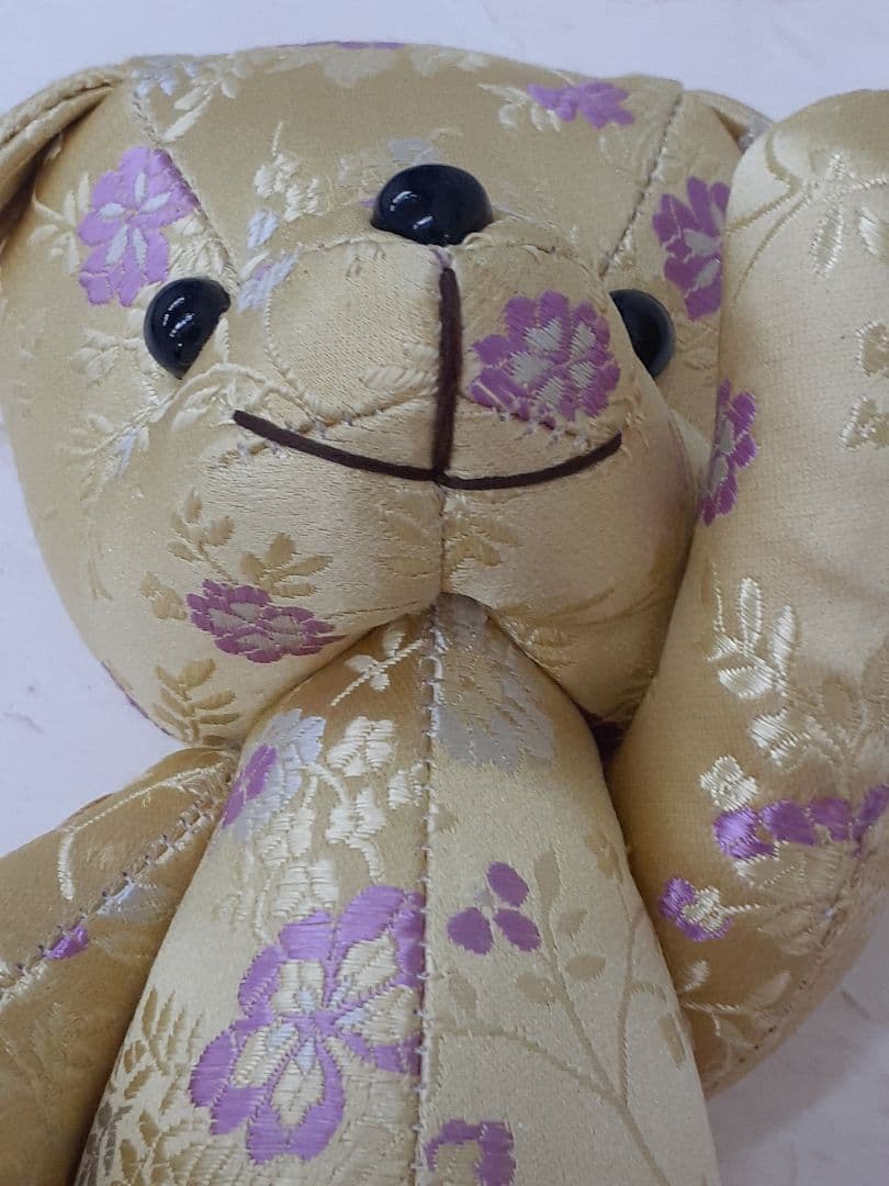『幸せを呼ぶ高級シルク素材のクマのぬいぐるみ』