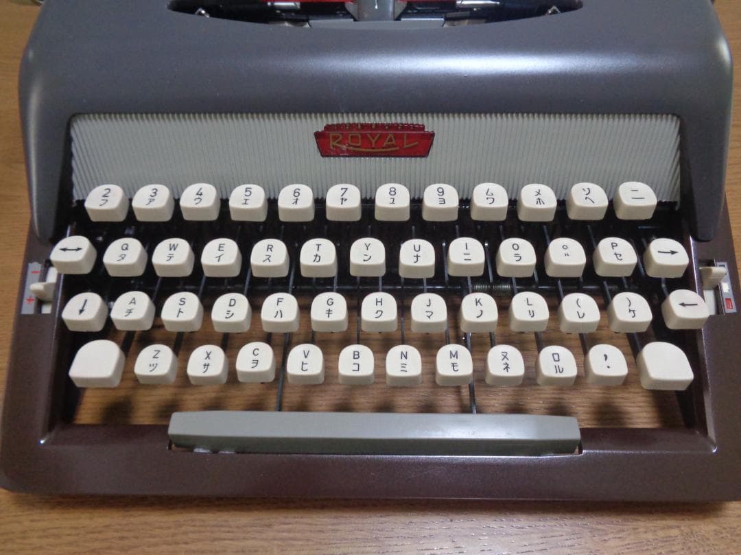完動品　 UXE 450 ロイヤルタイプライター　カナ文字