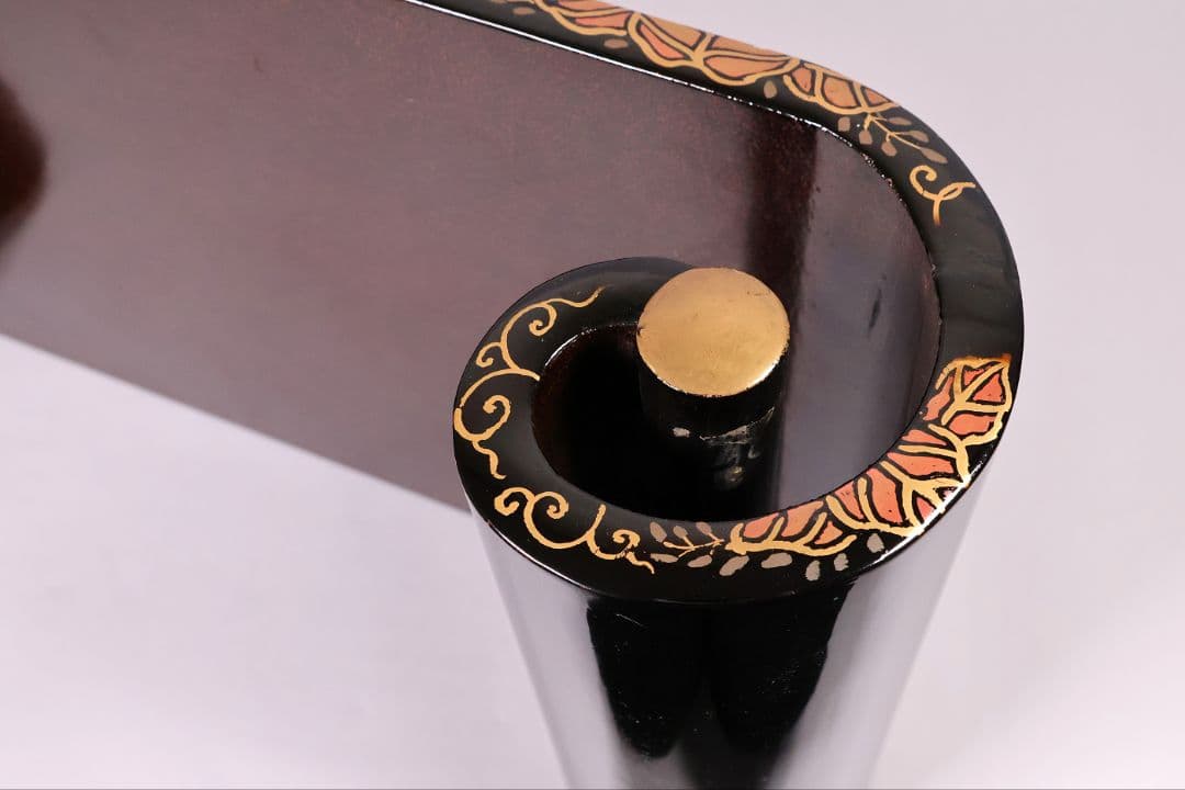 木製 漆塗 巻足 平卓 花台 桐唐草と波千鳥蒔絵 黒塗 花台【MB314】