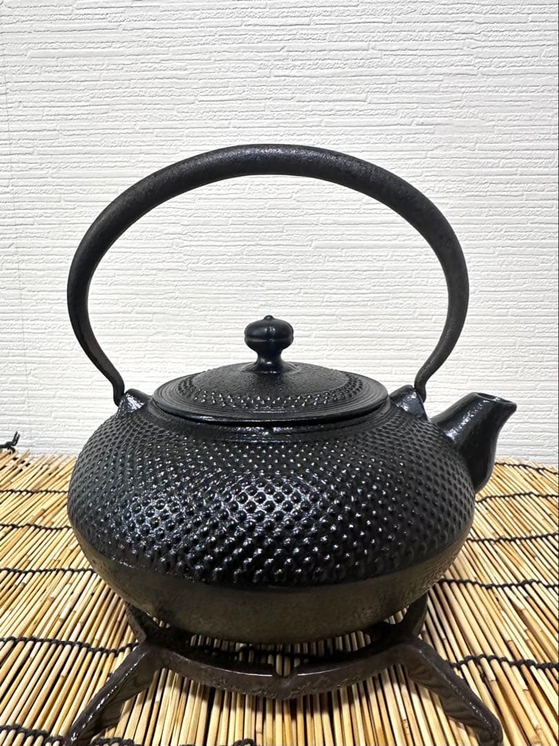 未使用品　南部運南堂鍋元造　南部鋳吉銘１５型アラレ　南部鉄瓶　南部鉄器　調理器具