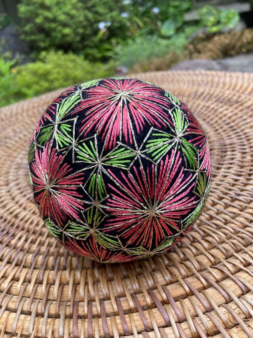 可愛らしい手刺繍の手毬　伝統工芸品　3個セット