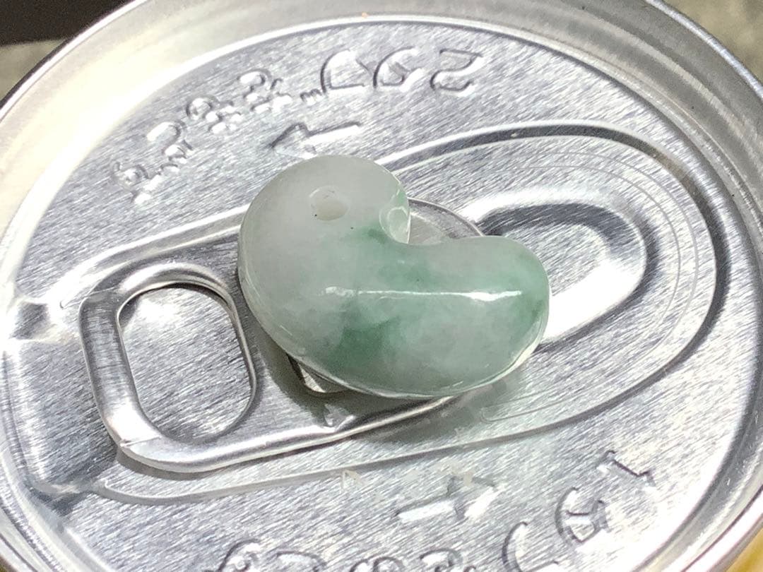 ⭕️高品質の縁起良い勾玉を　糸魚川翡翠ジェダイト　本物の色彩　鑑定ソーティング付‼️