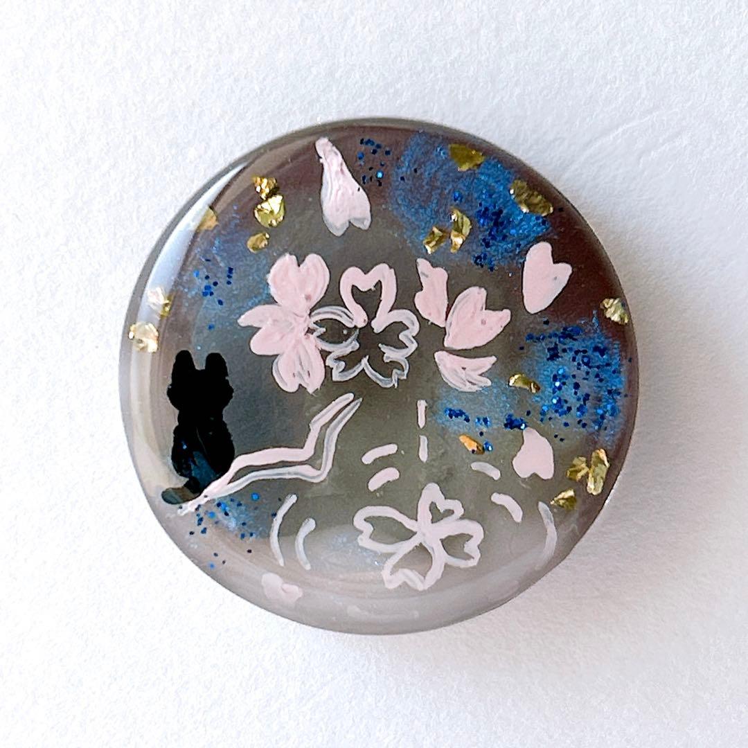 手描き　ダークな桜　ヘアゴム　ブローチ　レジン　猫　透け感あり