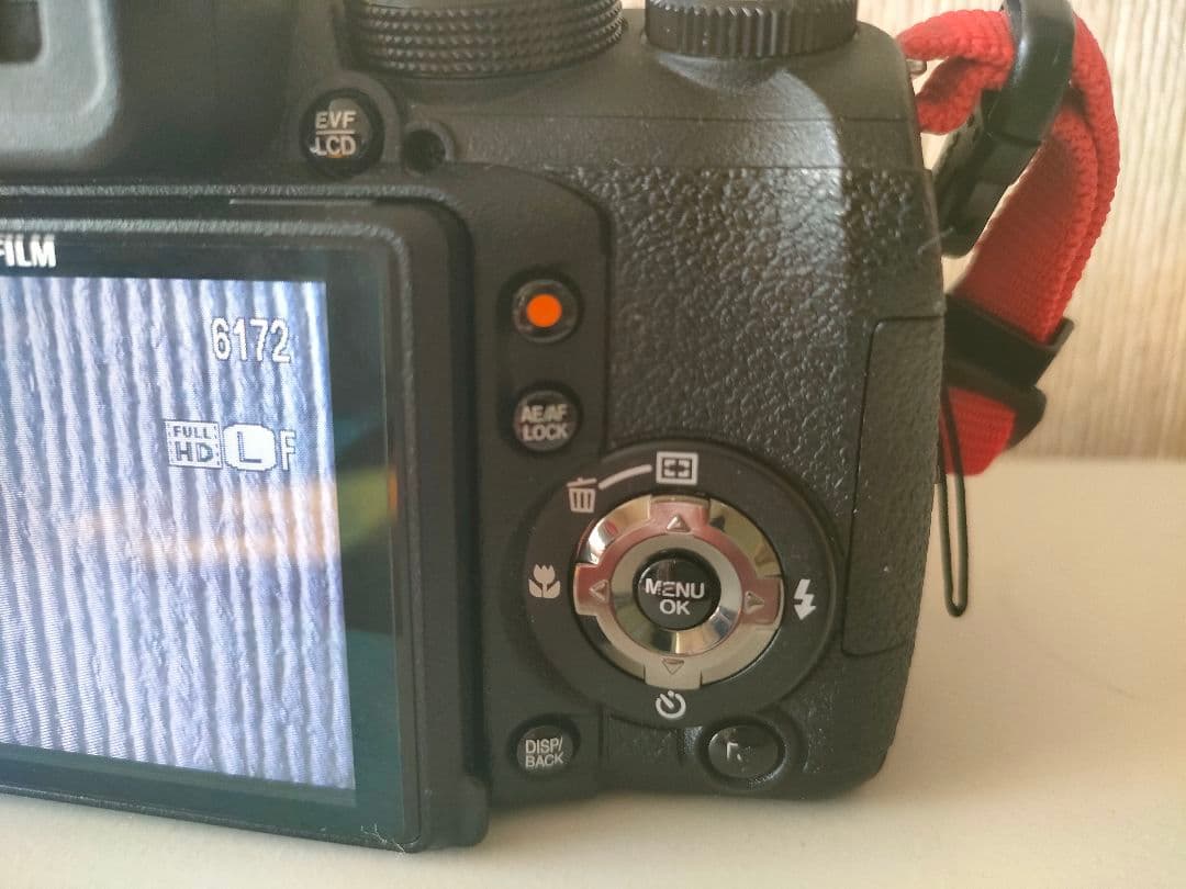 デジタルカメラ FUJI finePix HS10