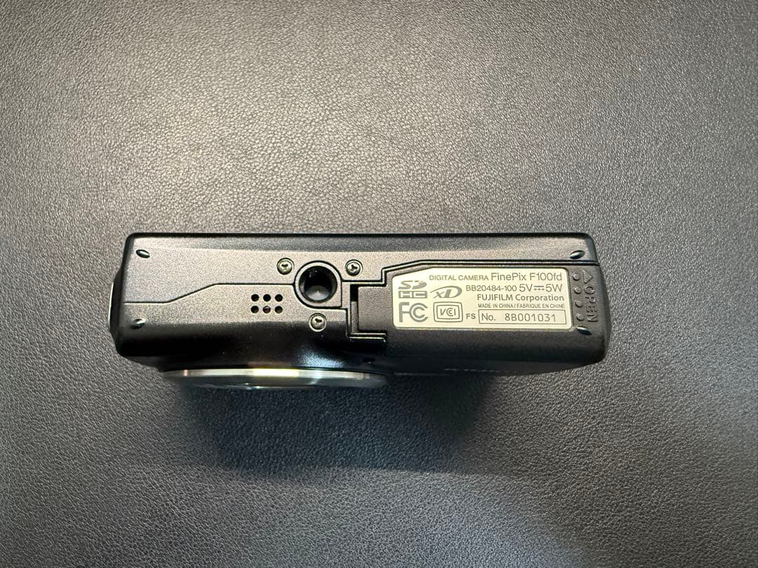 Fujifilm FinePix F100fd コンパクトデジタルカメラ