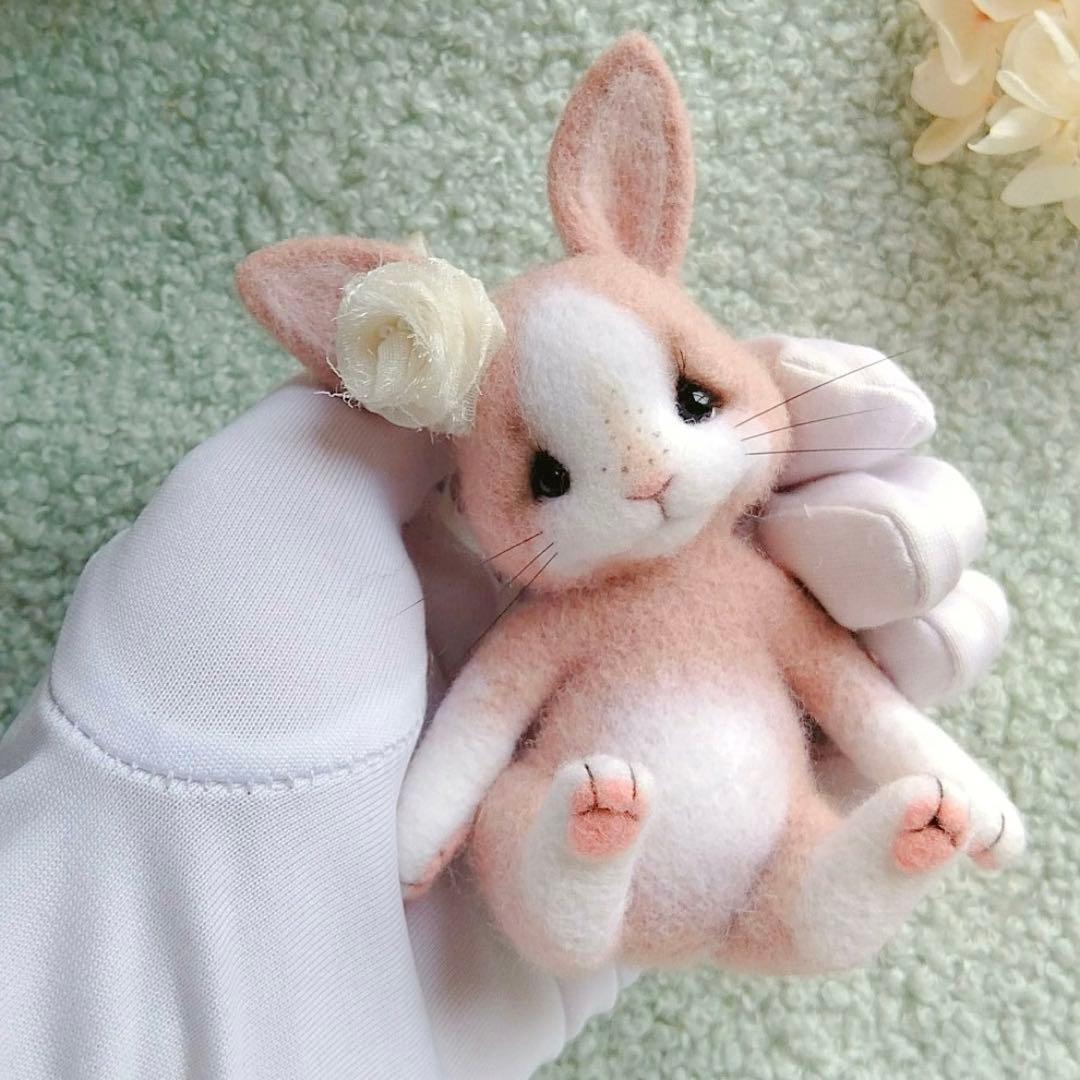 愛嬌がある仔兎ちゃん ぬいぐるみ ハンドメイド 羊毛フェルト 海外作家様 兎