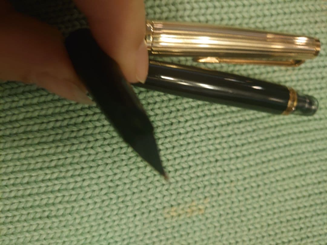 Montblanc 万年筆 黒 ゴールド 装飾 モンブラン ロゴ