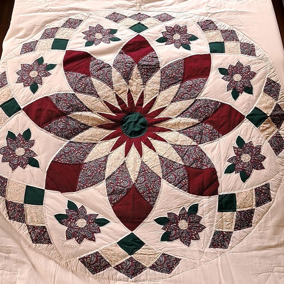 ☆花柄キルトベッドカバー　パッチワークキルト　ソファーカバー　ハンドメイド作品