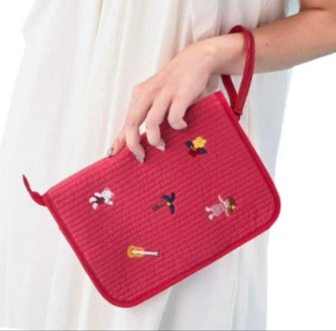 ⭐️新品⭐️定価以下♡ファミリア ピオヌンナル マルチケース（cocoru）レッド