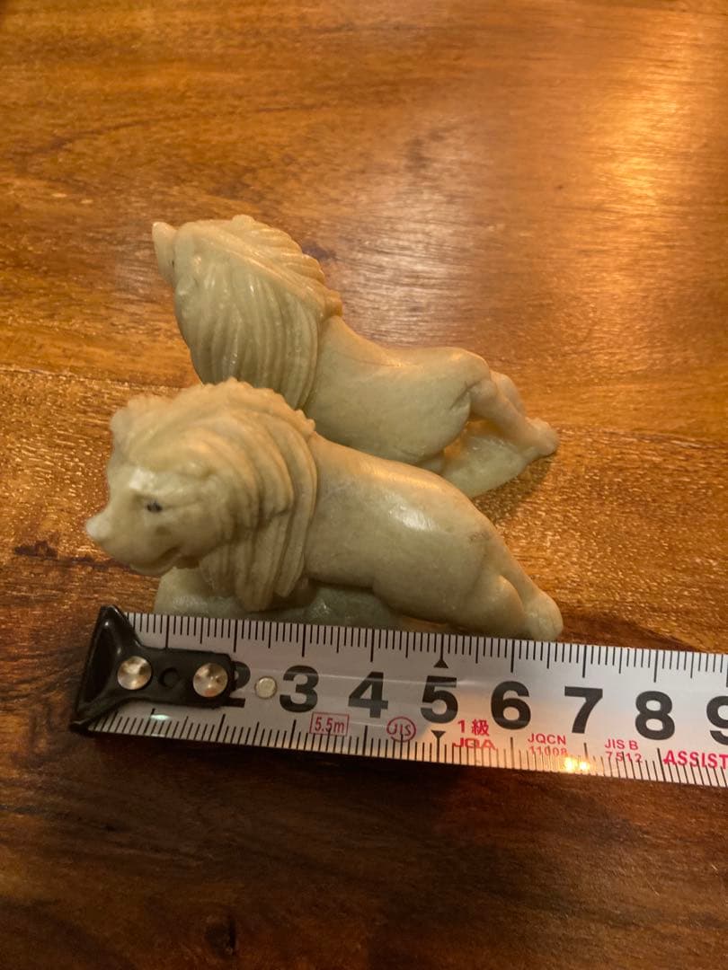 ライオンの石彫刻？大理石？
