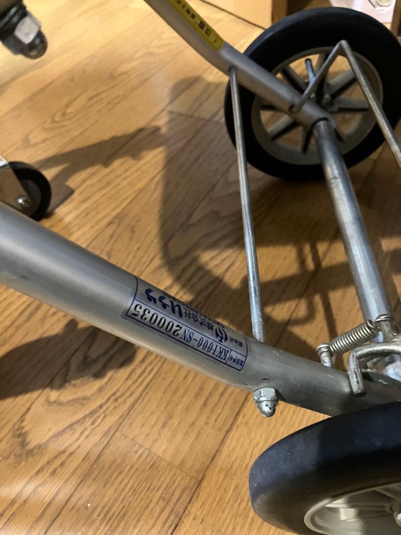 コンパクト軽量折りたたみ介助用車椅子