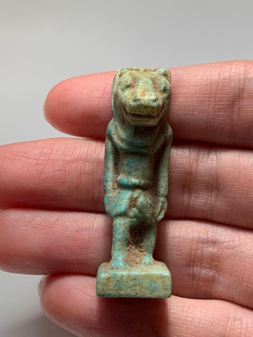 古代エジプト　副葬品　ファイアンス　ガンダーラ　ウシャブティ　出土　スカラベ印章