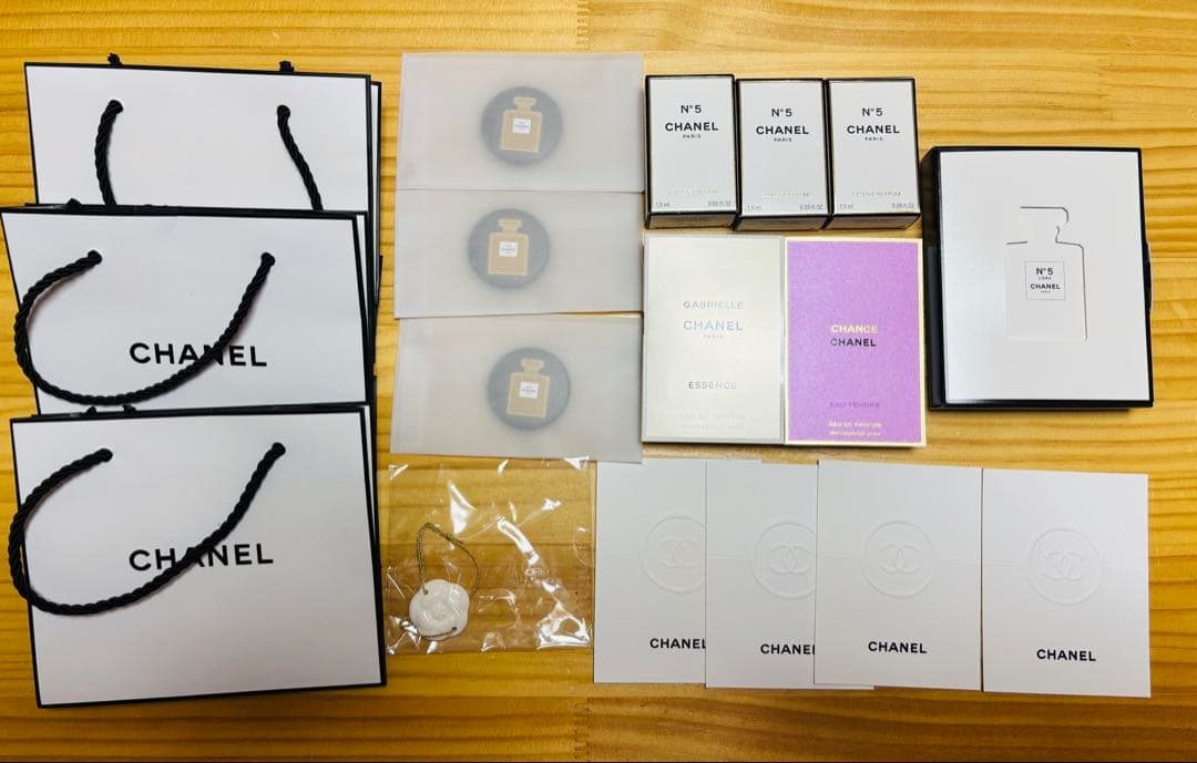 CHANEL N°5 香水 サンプル　缶バッジ　チャーム　ノベルティ　セット