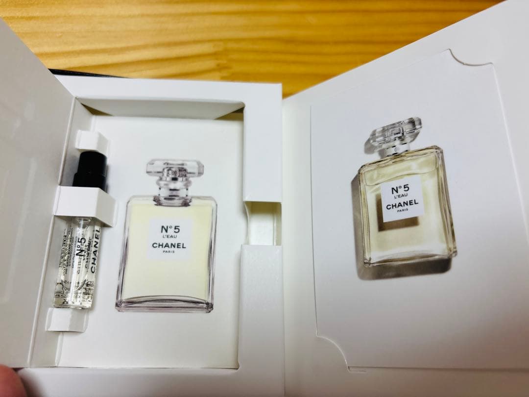 CHANEL N°5 香水 サンプル　缶バッジ　チャーム　ノベルティ　セット