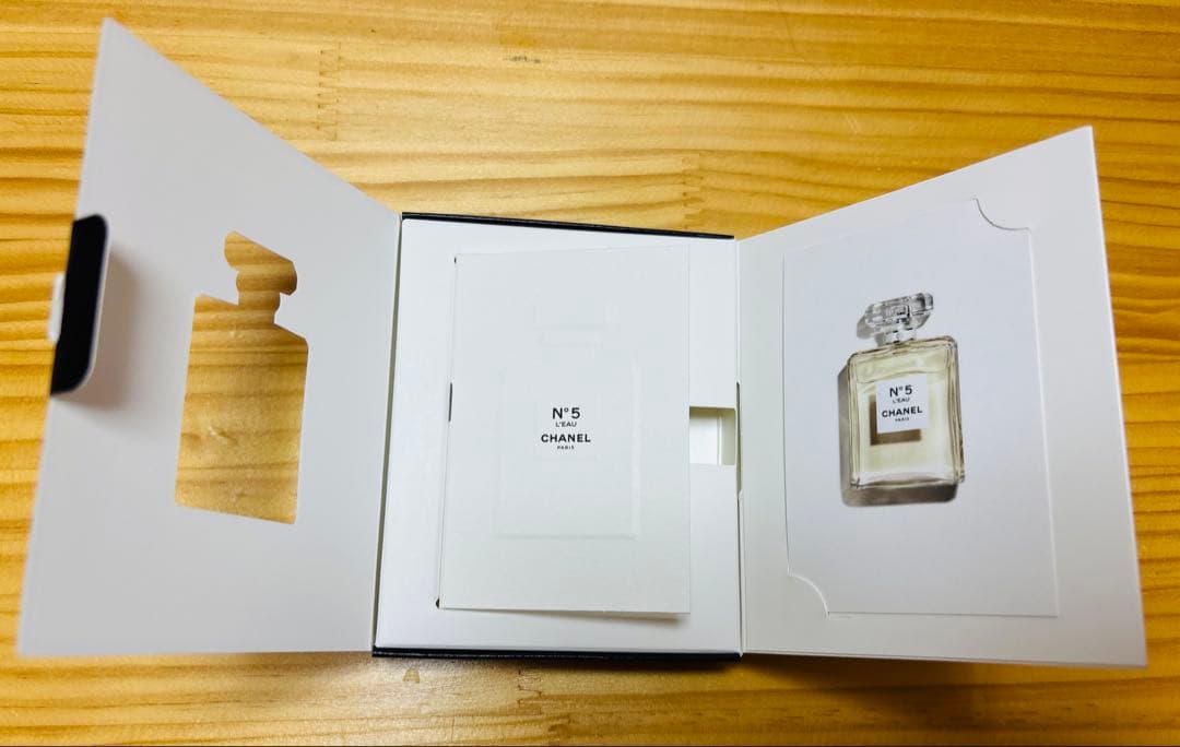 CHANEL N°5 香水 サンプル　缶バッジ　チャーム　ノベルティ　セット