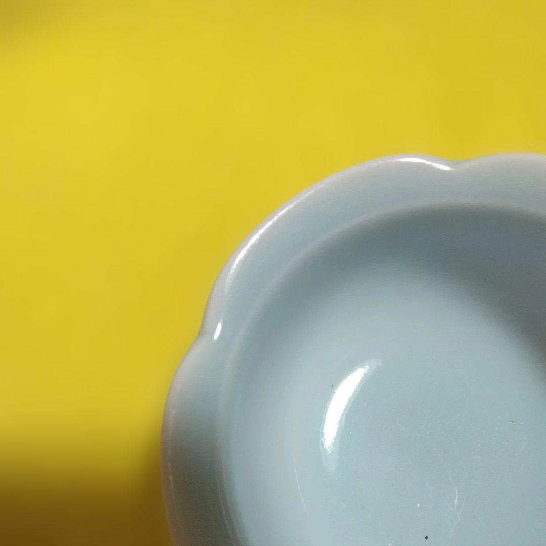 レトロ 青い花びら型小さな陶磁器30個セット