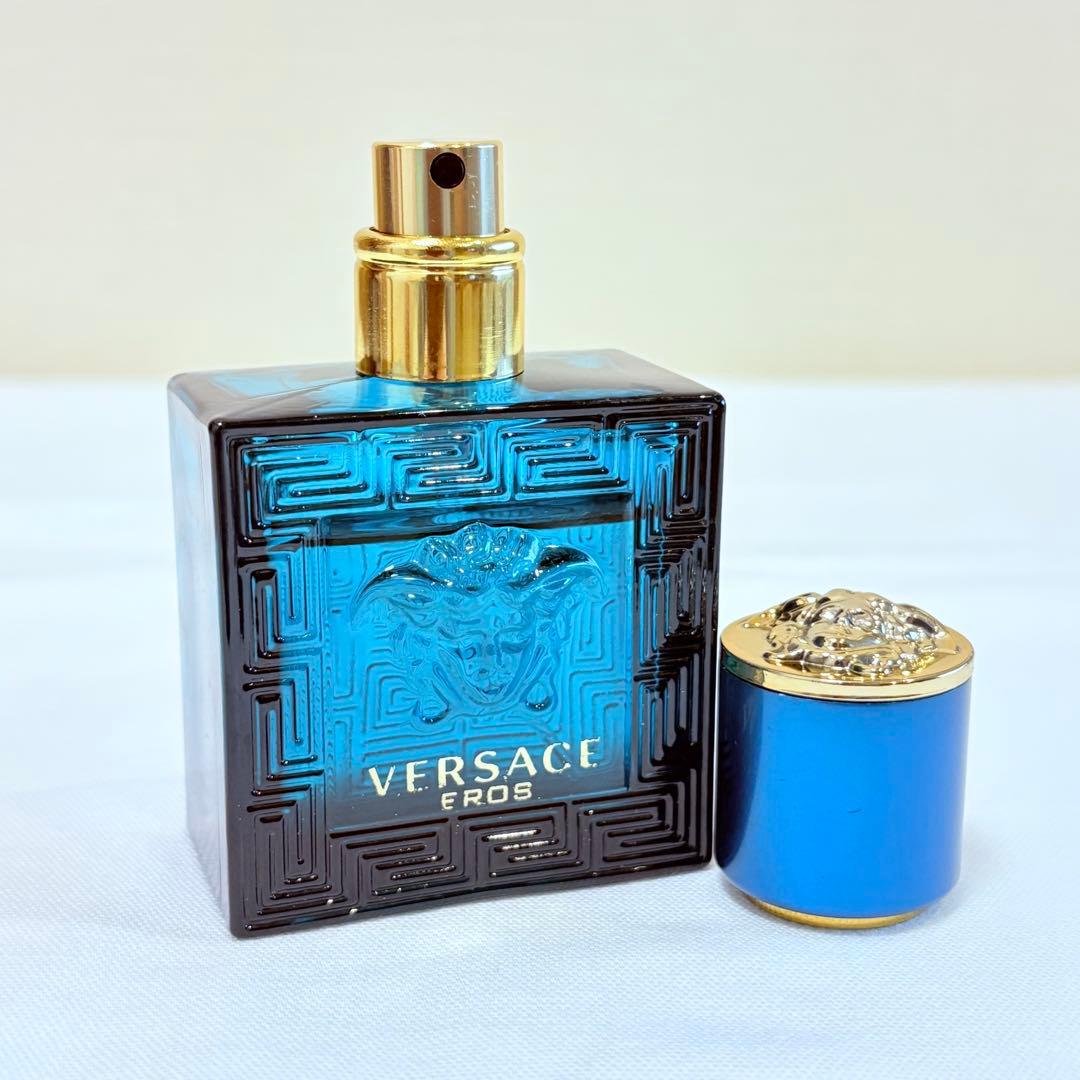 Versace EROS ヴェルサーチ　エロス　オードトワレ　香水　30ml
