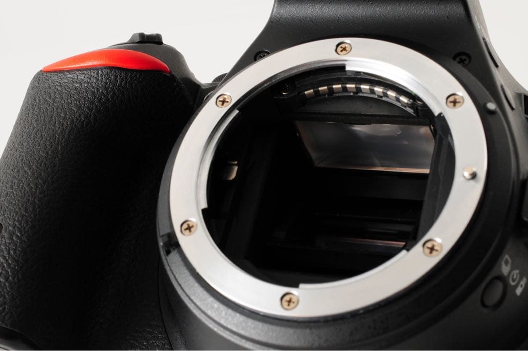 美品 【SC:8,443回】 ニコン Nikon D5500 18-140mm