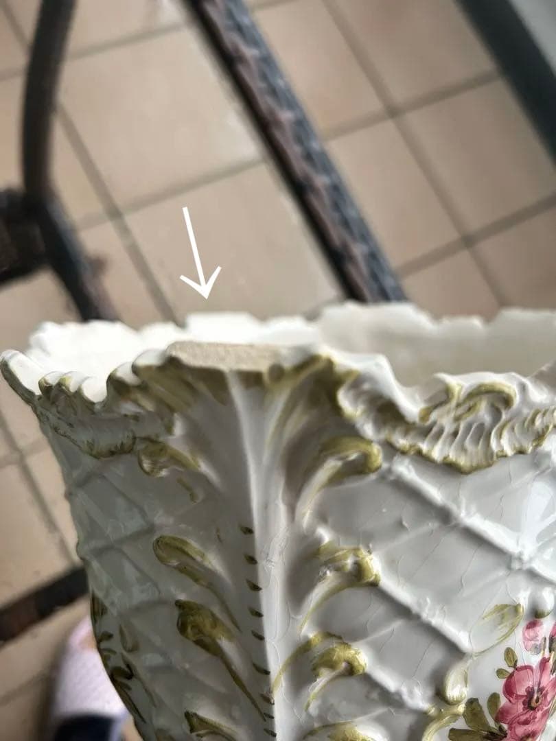 イタリア・フラワーモチーフ陶器花瓶